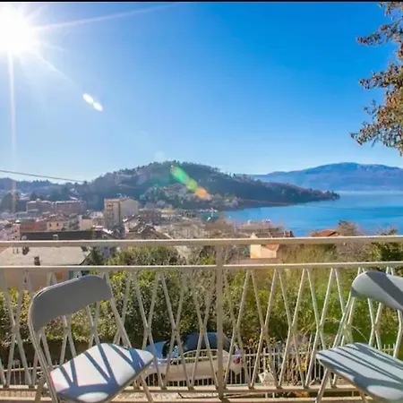 With View Maggiore/laveno Mombello アパート ラヴェーノ