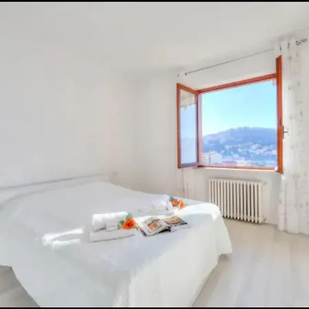 With View Maggiore/laveno Mombello Apartment