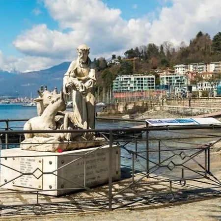 With View Maggiore/laveno Mombello ラヴェーノ